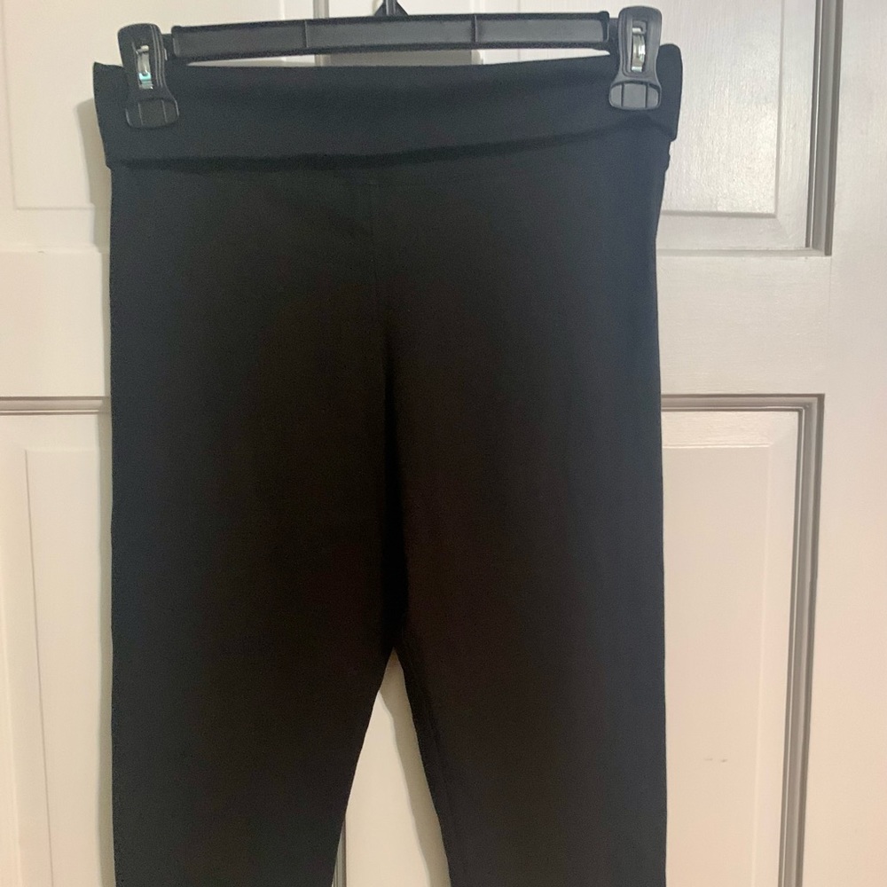 Victoria’s Secret Black Capris, Size M